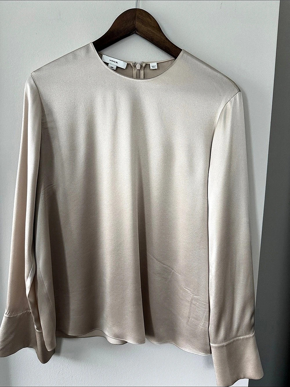 Vince Long Sleeve Blouse in Beige Size Medium Like New